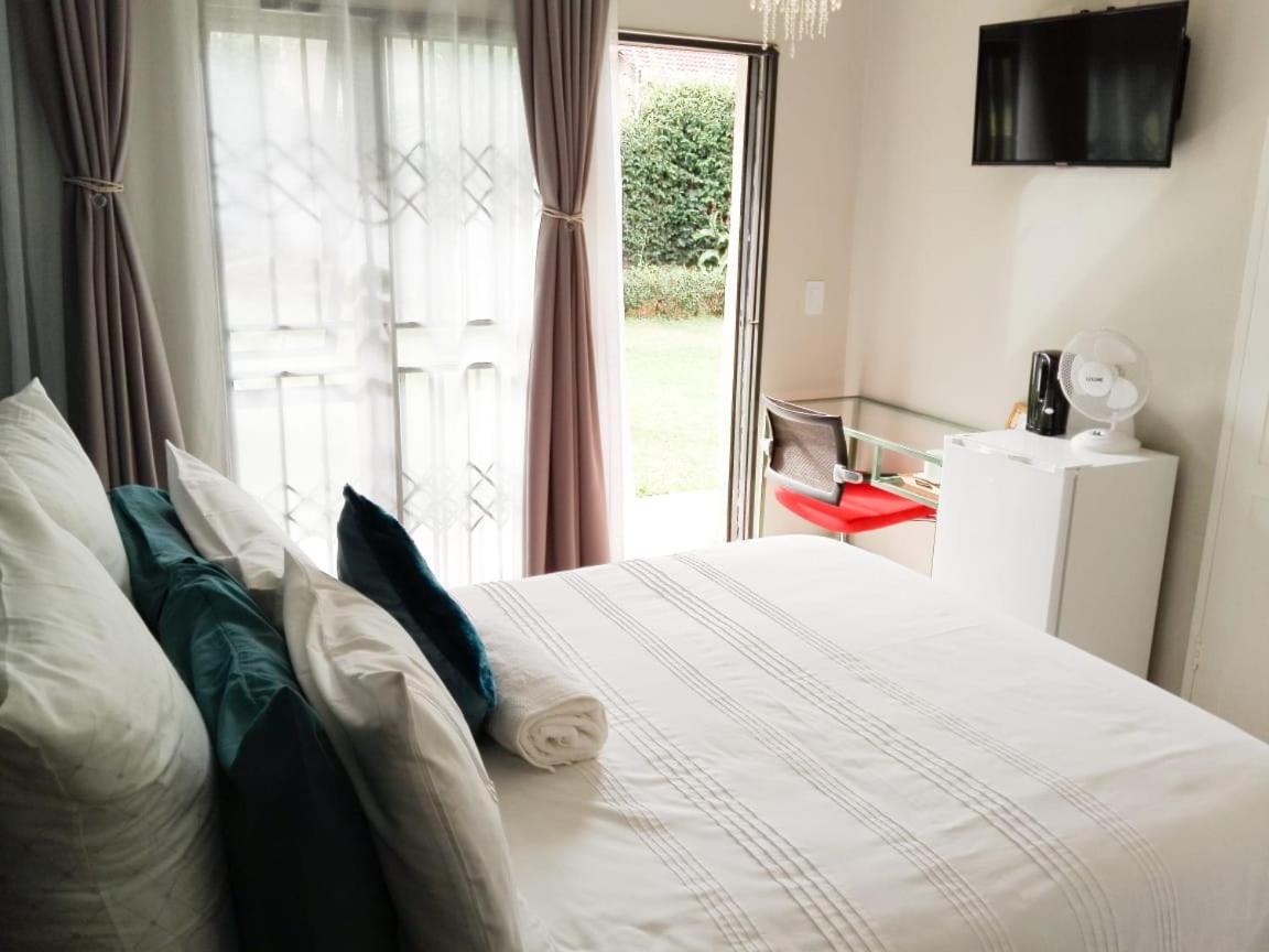 South Serene Guest House Midrand Eksteriør billede