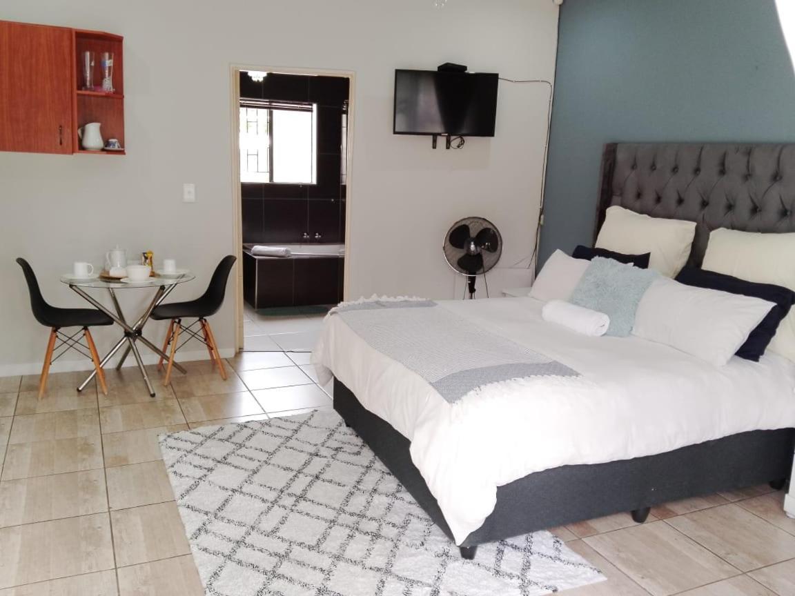 South Serene Guest House Midrand Eksteriør billede